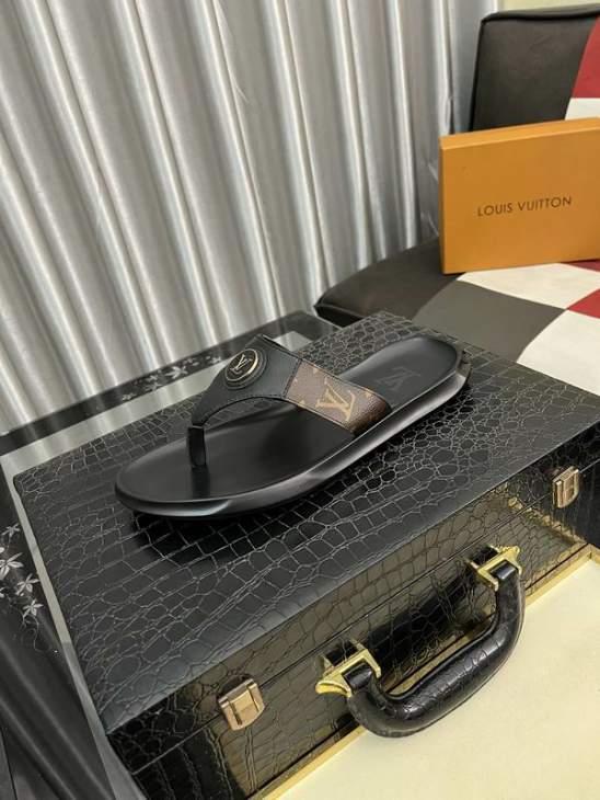 Picture of Louis Vuitton Slippers _SKULVsz38-44hnh0619924